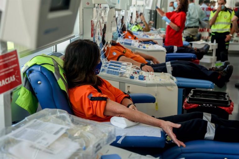 El Centro de Transfusión Regional acoge un maratón de donación de plasma en Valdebernardo