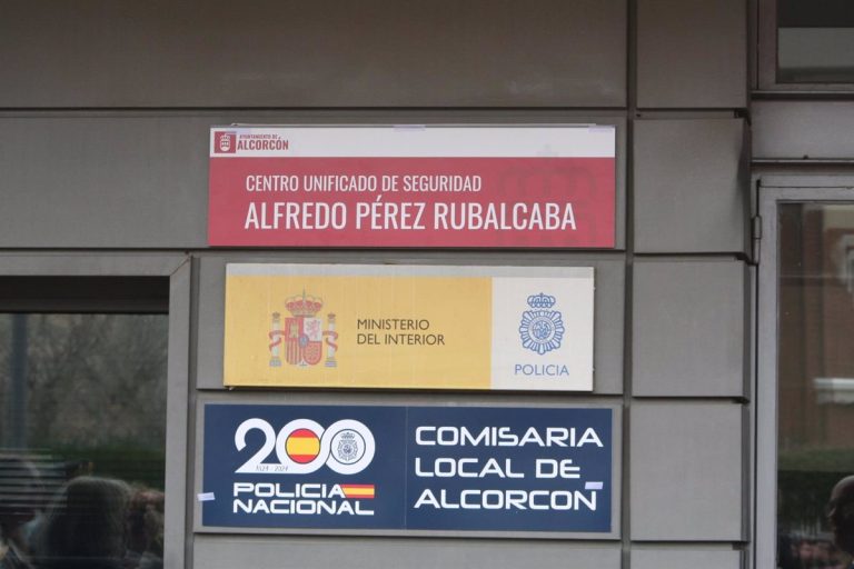El Gobierno homenajea a Pérez Rubalcaba en el Centro Unificado de Seguridad de Alcorcón