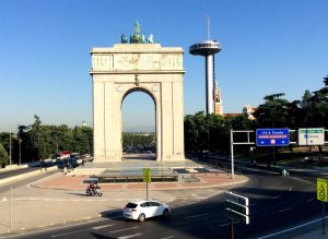 Un juez ordena al Ayuntamiento conservar y mantener limpio el Arco de la Victoria de Moncloa
