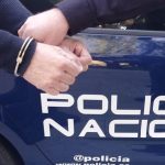 Cinco arrestados por retener y apuñalar a un hombre en un piso de San Blas para robarle
