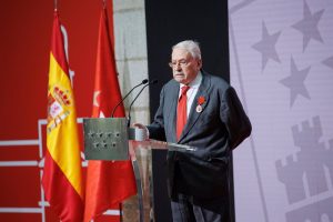 Joaquín Leguina se aleja de un "desfasado" PSOE que le trata "a patadas"