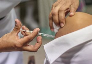 Vacuna de Astrazeneca vinculada a muertes y lesiones grave